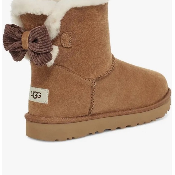 Ugg Shoes Ugg Mini Bailey Corduroy Bow Boots Women's size 9 - Picture 1 of 16
